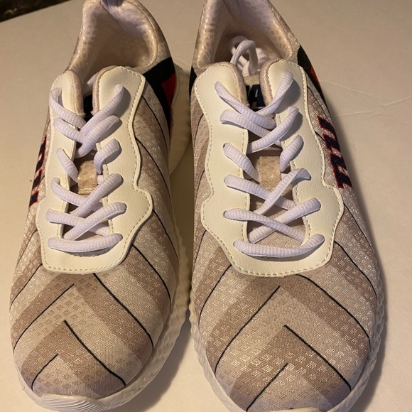 NFL NY GIANTS SIZE 8 WOMAN SNEAKERS BNIB NEVER WORN.SHOW OFF YOUR TEAM SPIRIT - Picture 6 of 12